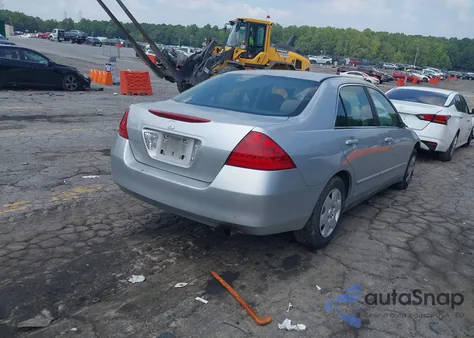 2007 Honda Accord 2.4 Lx z USA, uszkodzony, nr VIN 3HGCM56447G700961